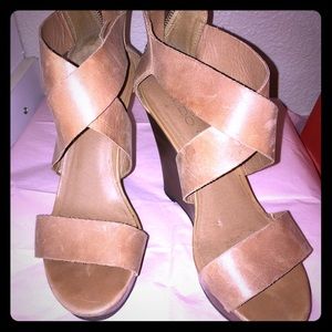 Aldo tan wedges size 10